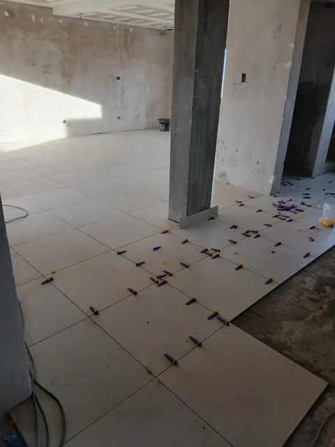 Avance del piso alrededor de la columna
