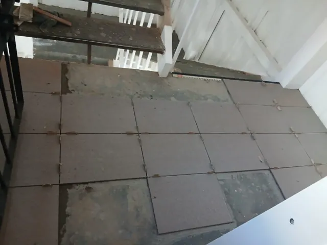 Piso de la terraza deteriorado